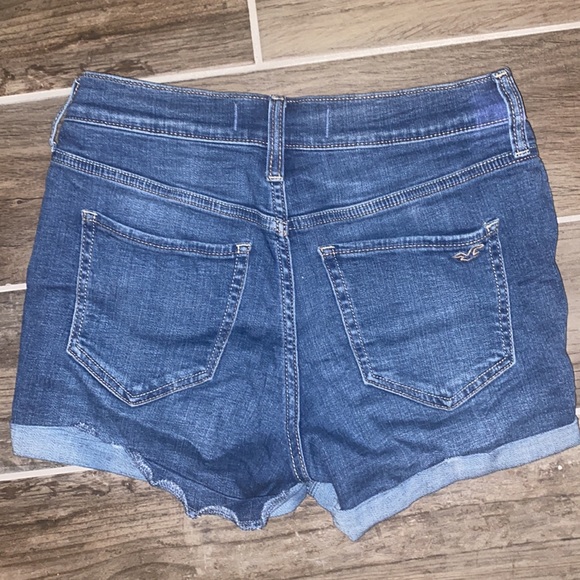 Hollister jean shorts - Picture 2 of 3